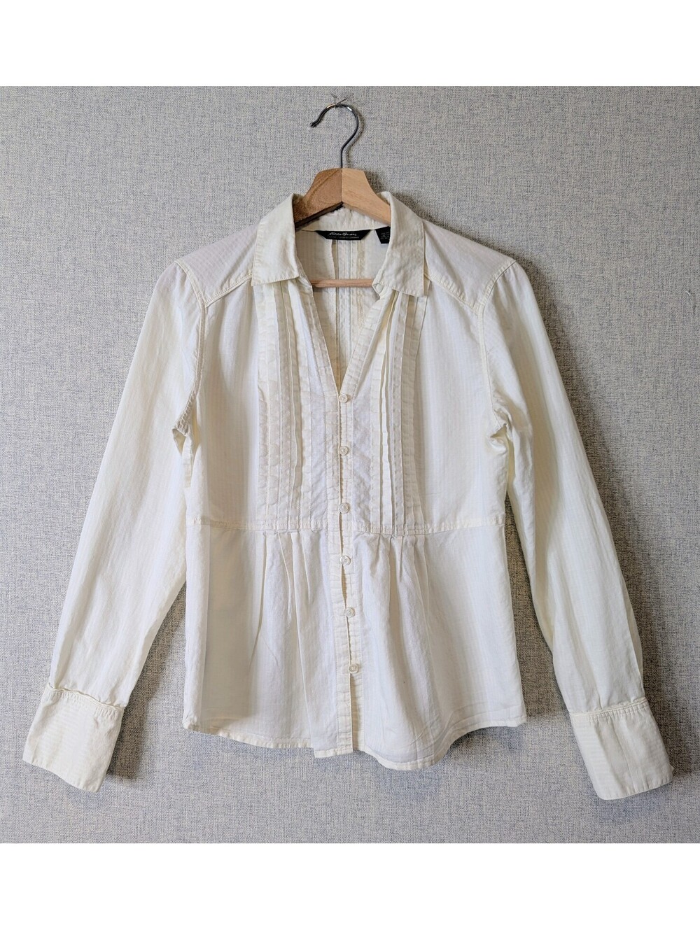Eddie Bauer cotton & linen pintuck button front blouse